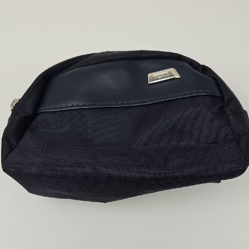 TUMI For Delta Travel Accessory Makeup Navy Blue Zipper Bag